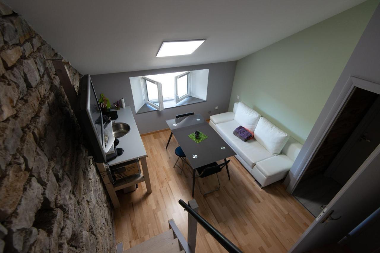 Gite L'Atelier De Tournerie Montigny-sur-l'Ain Exteriör bild